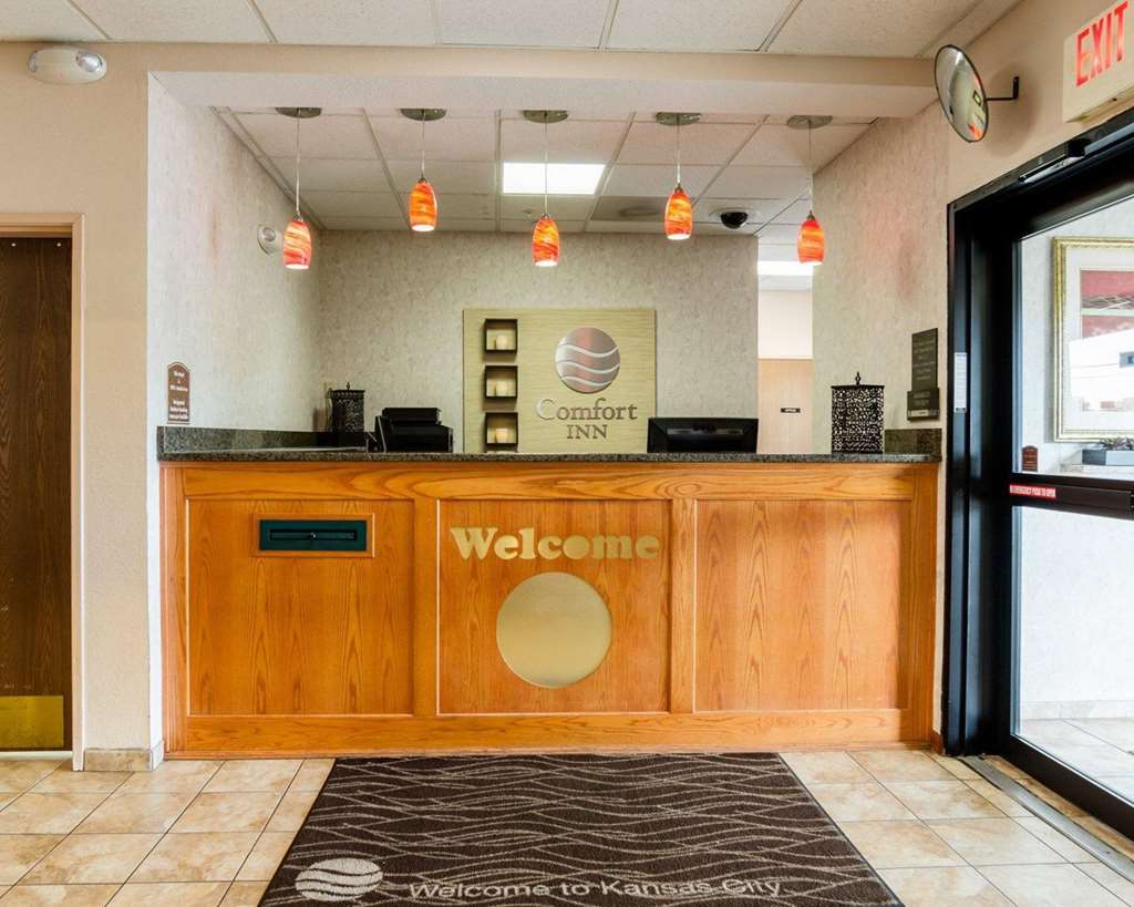 Quality Inn I-70 Near Kansas Speedway Kansas City Interior photo